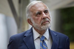 Carl Celian Icahn, né en 1936, est un homme d'affaires et milliardaire américain. Sa fortune est évaluée à environ 20 milliards de dollars par le magazine américain Forbes.