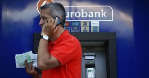 les-grecs-ruent-dans-les-banques-pou